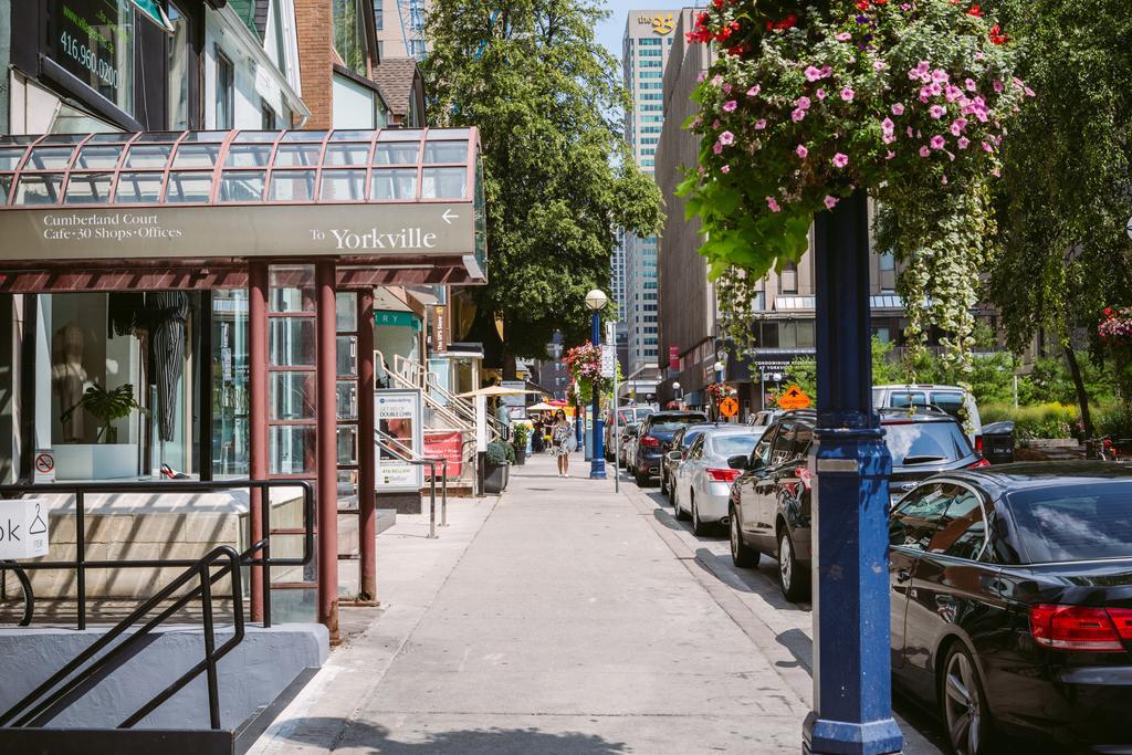 Premium 2Bdrm In Yorkville Toronto Exterior photo