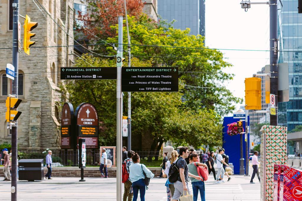 Premium 2Bdrm In Yorkville Toronto Exterior photo